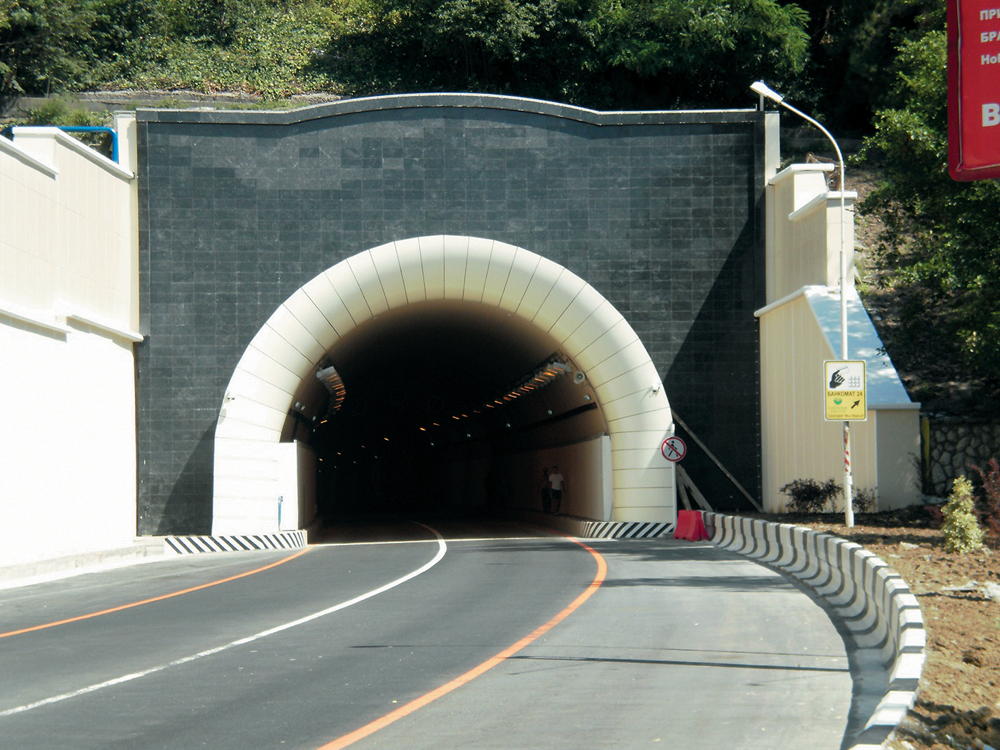 Tunnel on the Road M-27