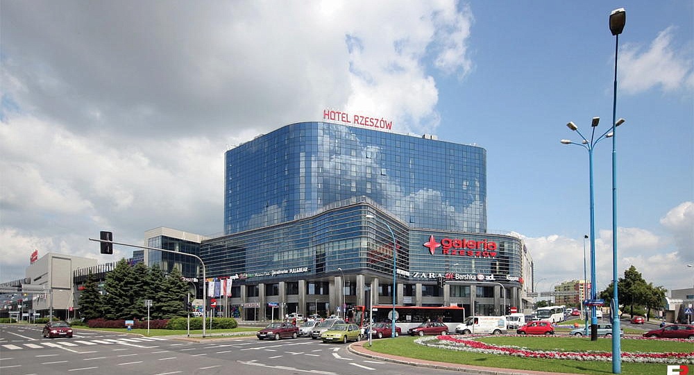 Shopping Center "Galeria" 